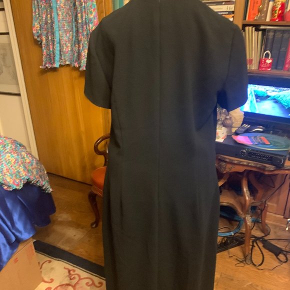 The Exquiste Back Dress - Picture 3 of 5